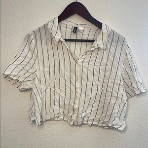 H&M White Black Cropped Button Down cropped blouse
